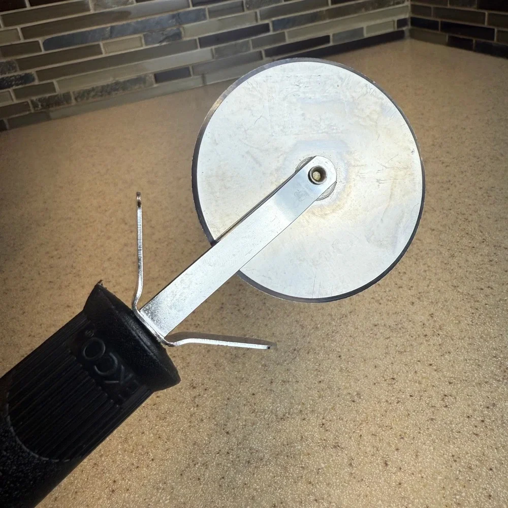EKCO Pizza Cutter Stainless Steel Wheel Black‎ Textured Handle with Finger Guard